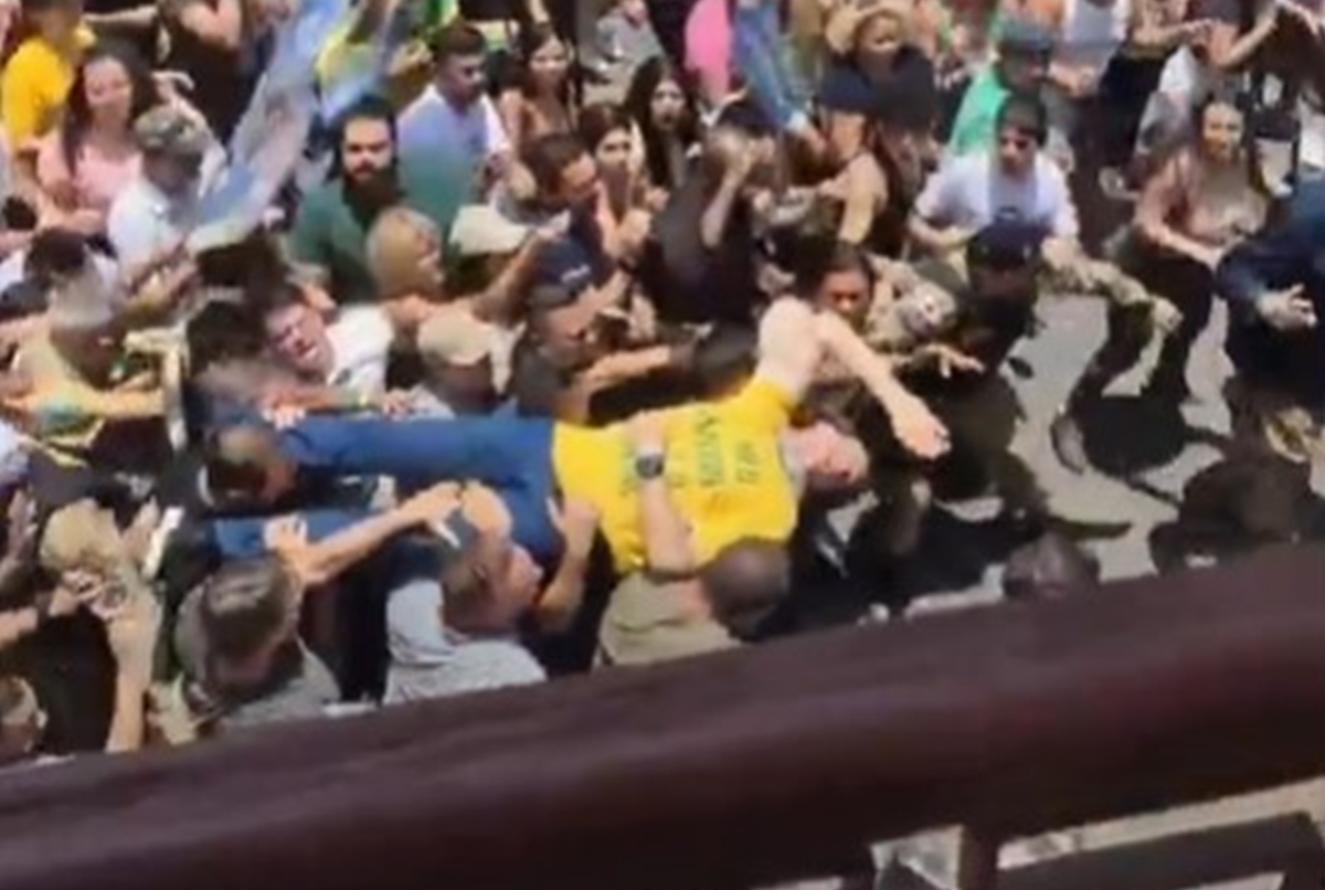 Vaza cena polêmica de filme que recria facada em Bolsonaro; assista