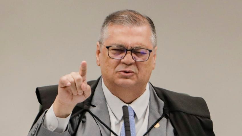 Dino aciona PF para investigar R$ 72 mi em emendas pix