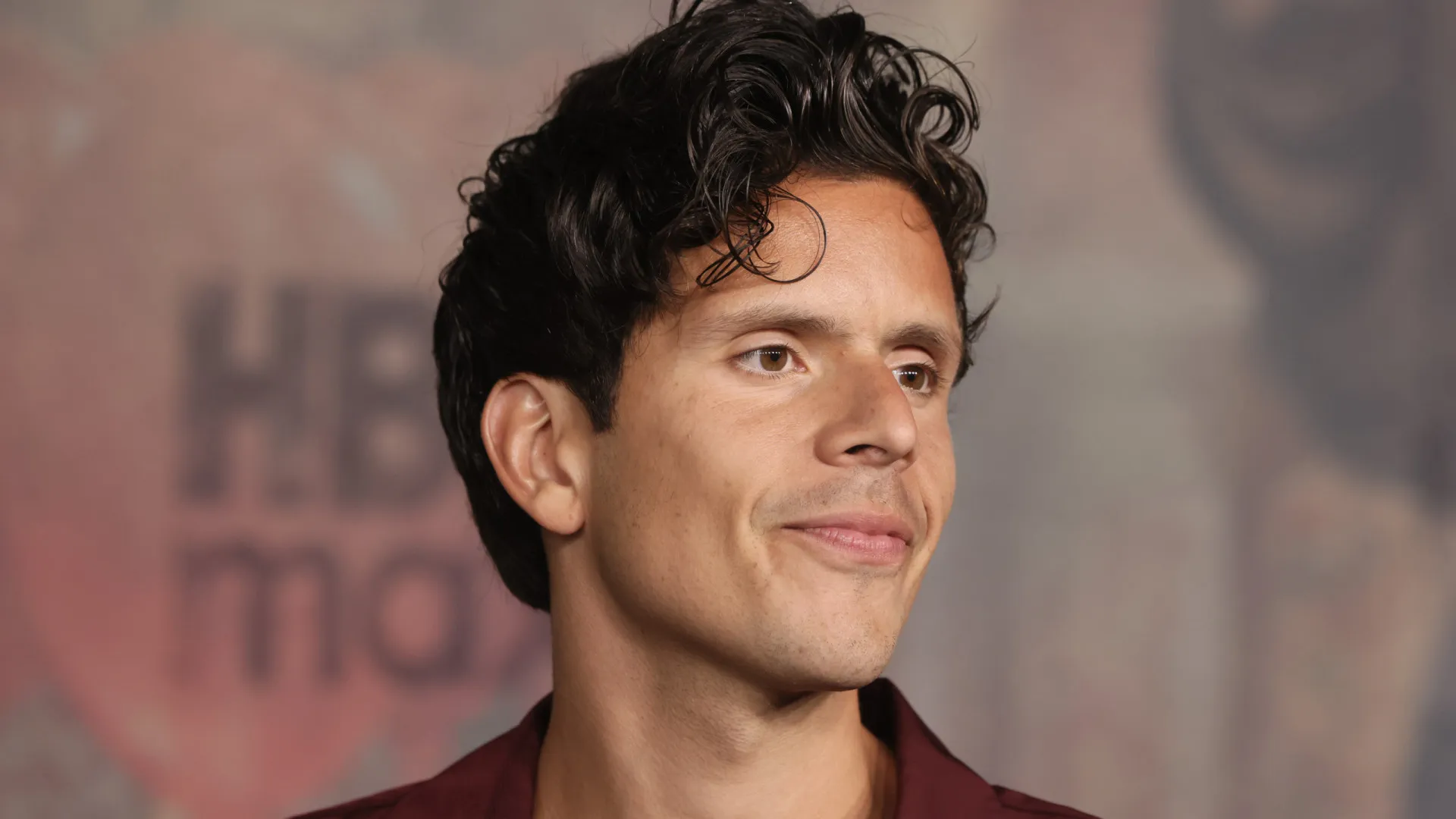 Ator de 'It: Bem-Vindos a Derry' fala português e diz ter o coração brasileiro