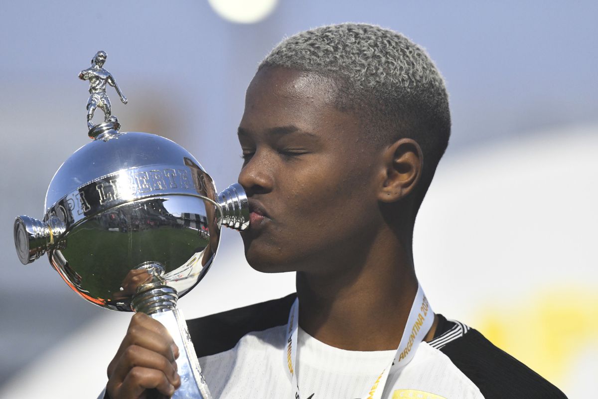 Prêmio Revelação CBF 2025: confira a vencedora do futebol feminino