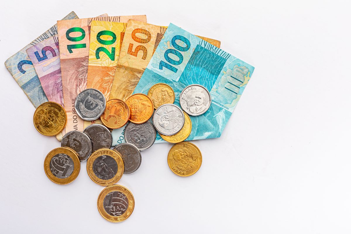 Dinheiro esquecido: brasileiros podem resgatar R$ 9,9 bilhões, diz BC