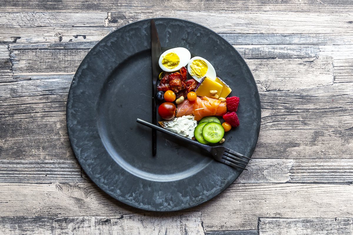 Os benefícios do jejum intermitente e dieta low carb para a diabetes