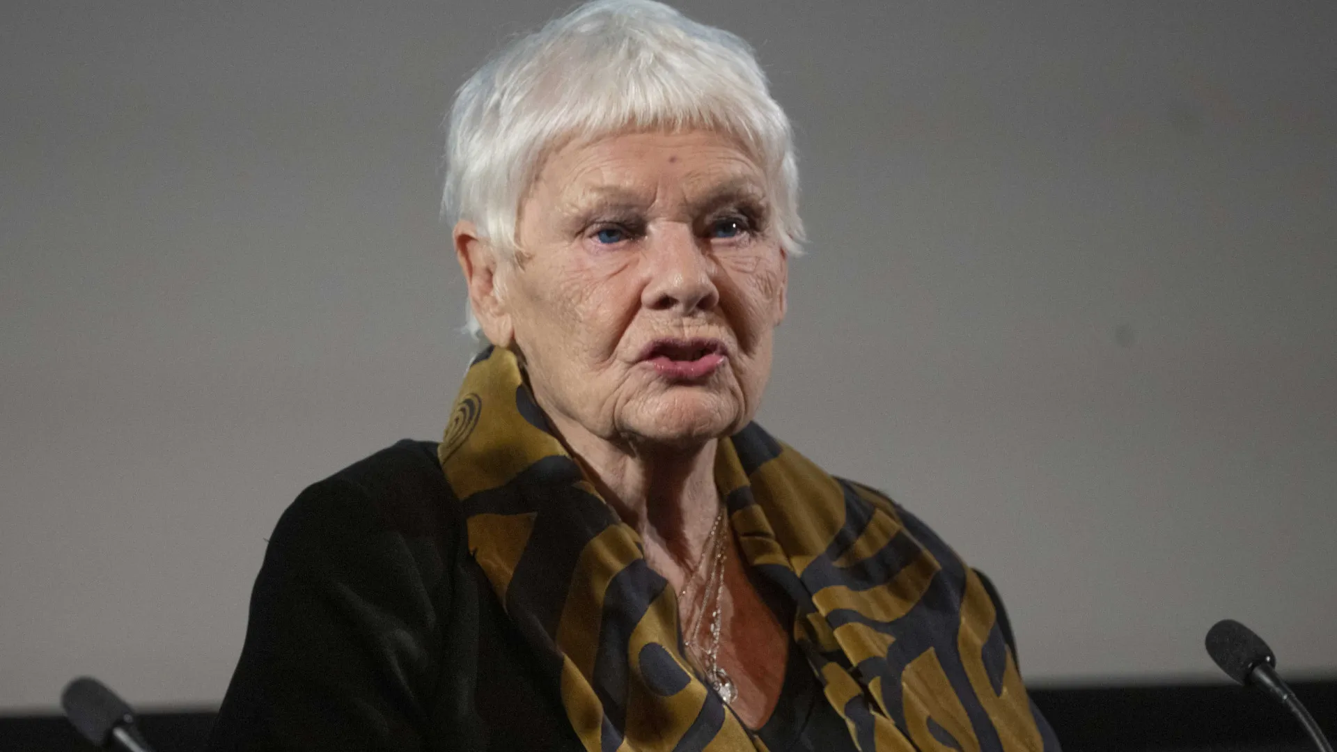 Judi Dench fala em perdão para Harvey Weinstein e revela manter contato com Kevin Spacey