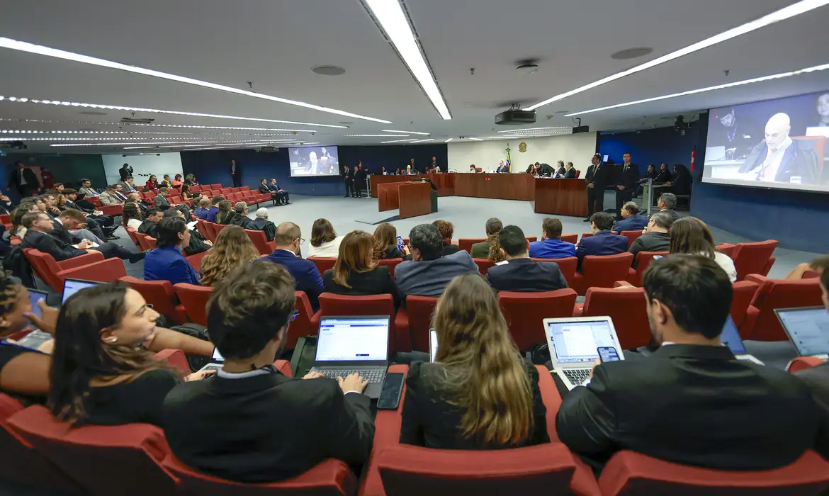 Moraes nega incluir ministro Fux em julgamento do núcleo 2