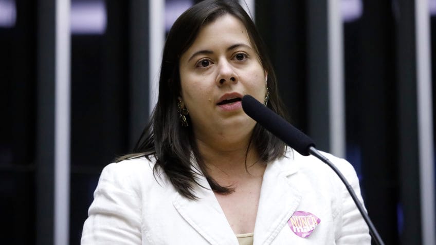 Sâmia Bomfim, mulher de Glauber, diz: "O que Motta quer esconder?"