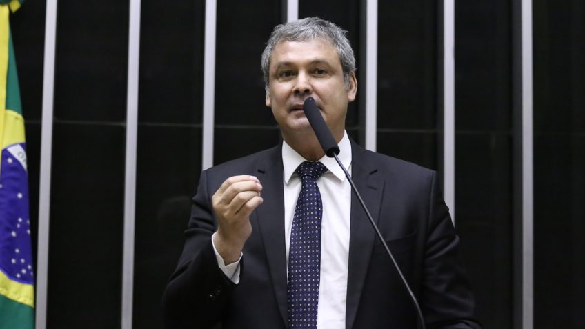 Líder do PT diz que Motta "está perdendo condições" de presidir a Câmara