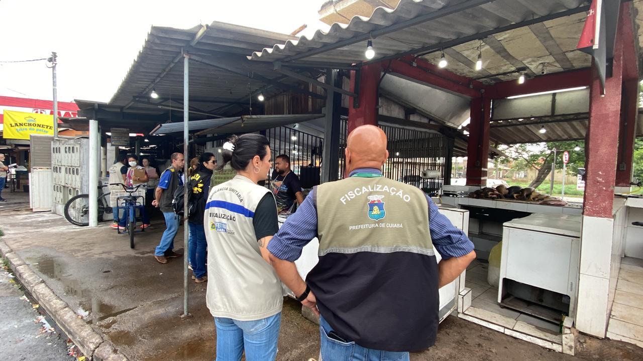 Operação integrada flagra irregularidades e interdita peixarias em Cuiabá