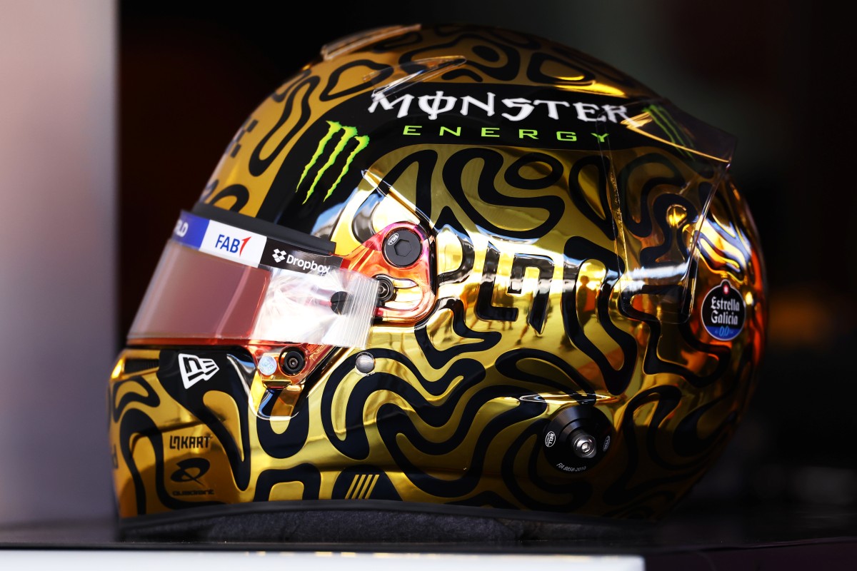 Foto: Lando Norris mostra novo capacete durante testes em Abu Dhabi
