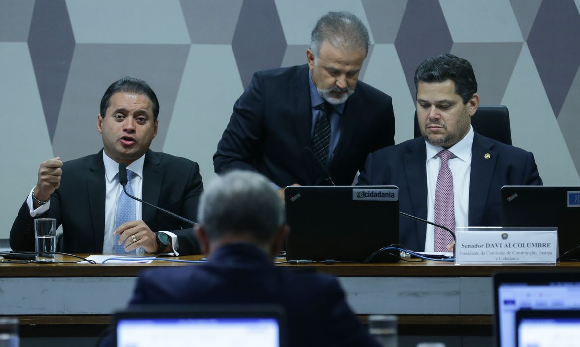 CCJ do Senado adia votação do PL do Impeachment para 2026