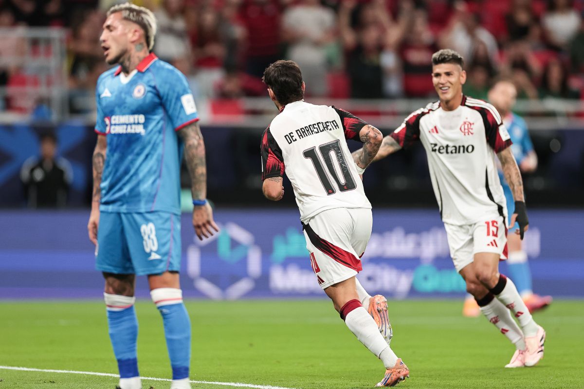 Com Arrascaeta, Flamengo abre o placar contra o Cruz Azul; acompanhe