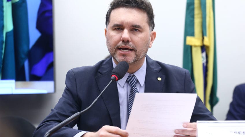 Comissão especial da Câmara aprova Plano Nacional da Educação 2025-2035