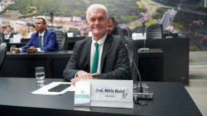 Professor Mário Nadaf realiza solenidade em homenagem a personalidades da capital