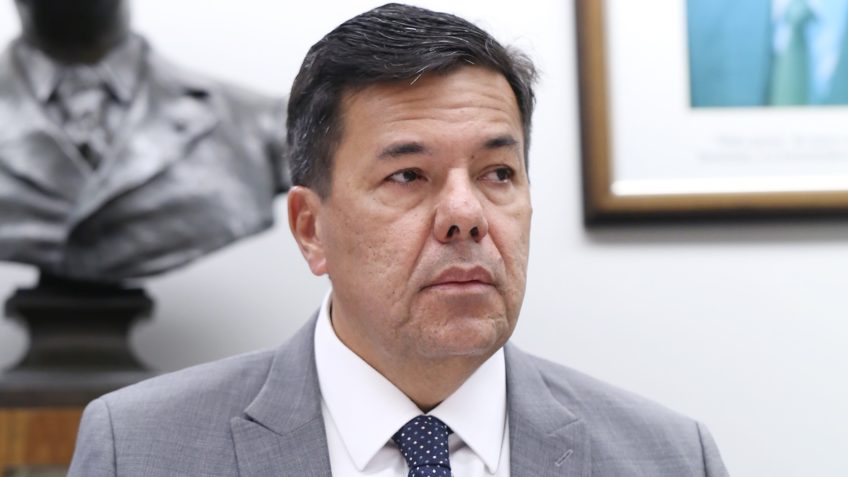 Comissão adia votação da PEC da Segurança Pública após pedidos de vista