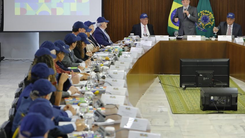 Lula convoca última reunião ministerial antes do Natal