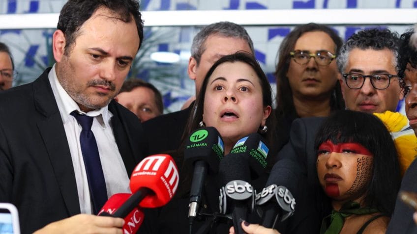 PSOL vai acionar PGR contra Motta por agressões na Câmara, diz Sâmia