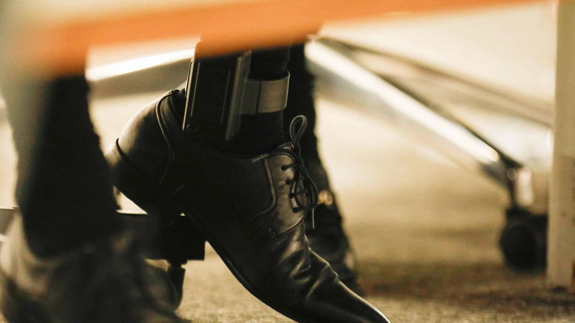 Brasil vê 'explosão' no uso da tornozeleira enquanto superlotação em presídios continua