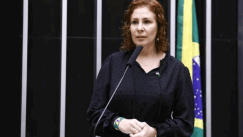 Políticos aliados comemoram a manutenção do mandato de Zambelli