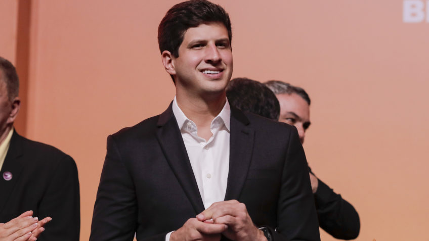 João Campos lidera para governo de PE com 55%, diz Real Time Big Data