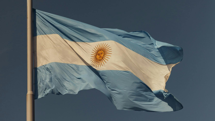 Argentina faz 1ª emissão em dólar desde 2018 e capta US$ 1 bi