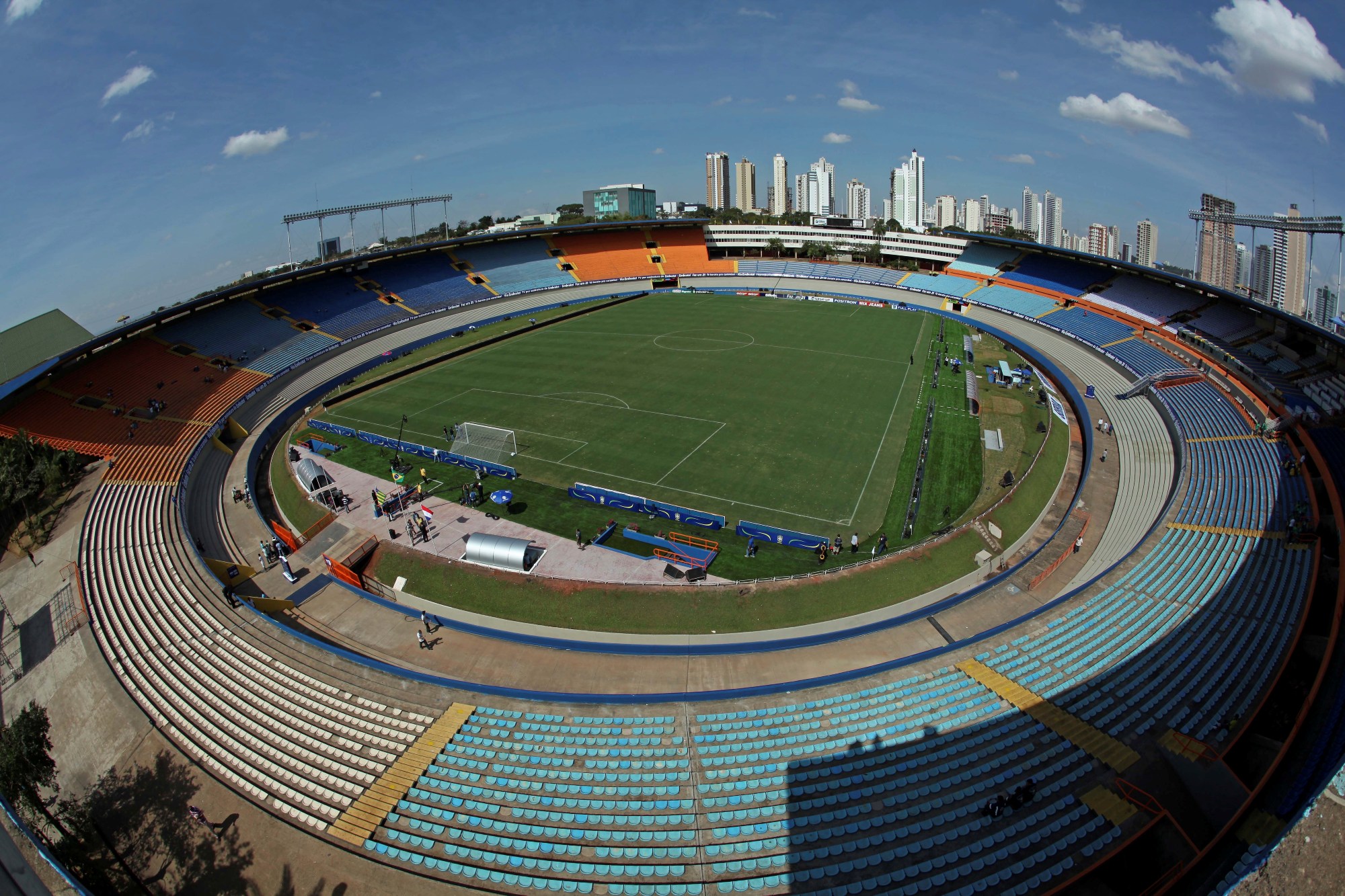 Governo de Goiás anuncia reforma do estádio Serra Dourada; veja