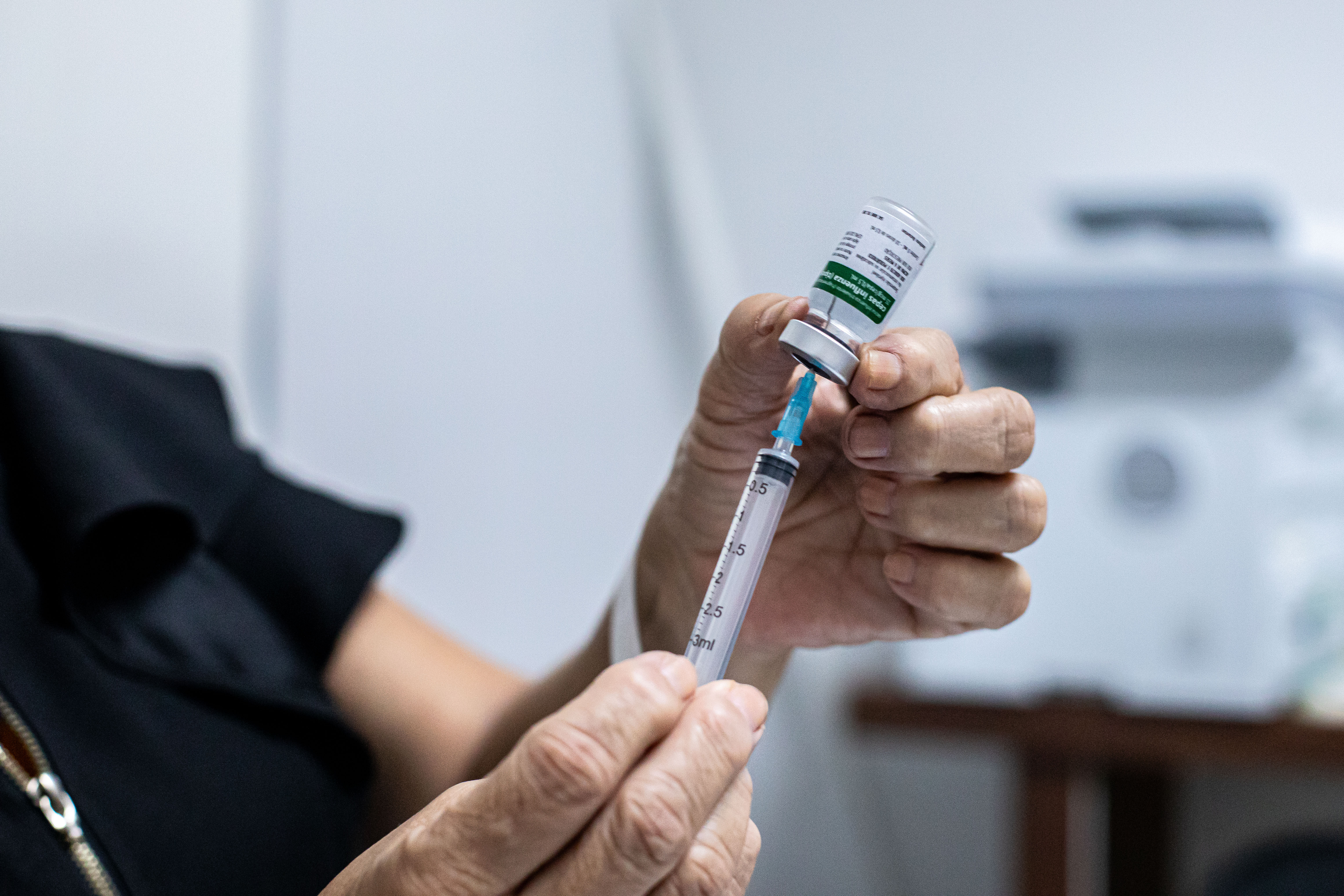 Cuiabá recebe doses da vacina contra o vírus da broquiolite e outras doenças respiratórias