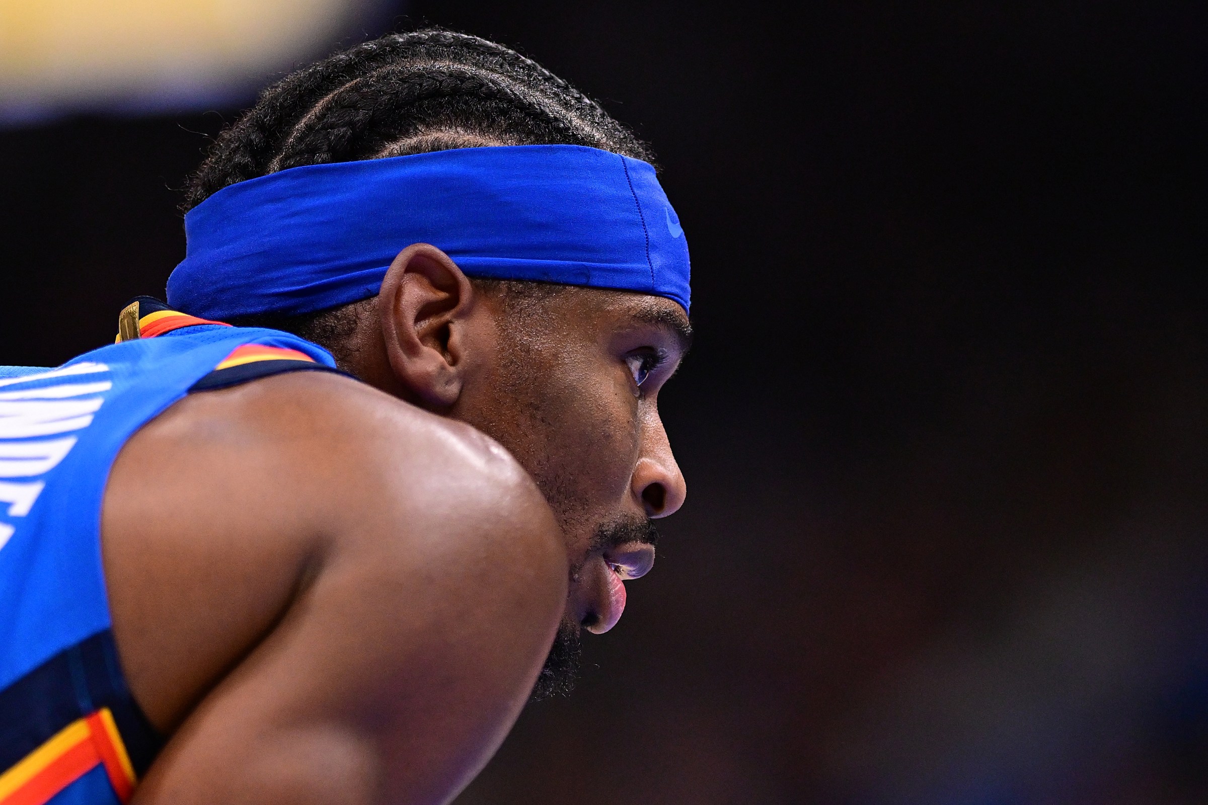 Thunder e Spurs vencem e avançam à semifinal da NBA Cup