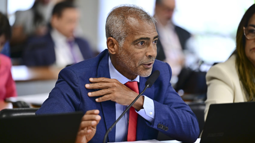 Romário se licenciará do Senado por 3 meses e meio