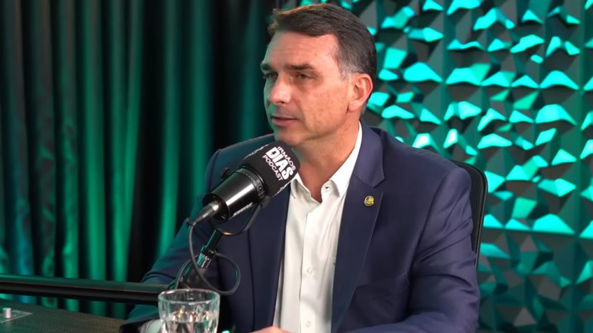 Flávio Bolsonaro diz que manterá agenda econômica de Guedes