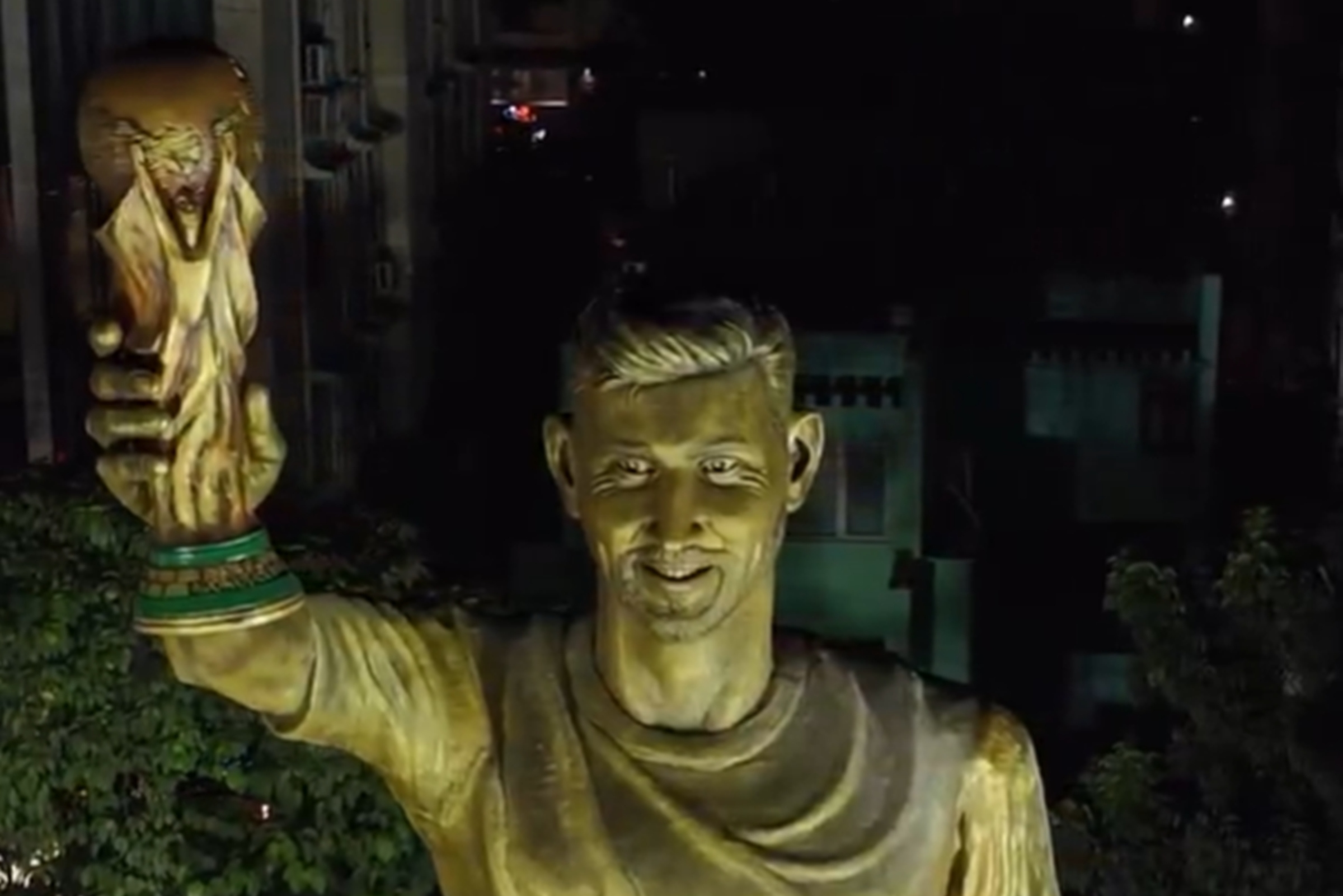 Estátua de 21 metros de Messi é erguida na Índia