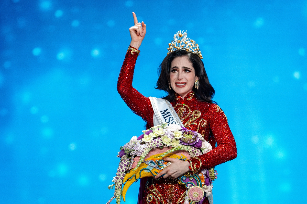 Miss Universo 2025 abandona entrevista ao vivo após pergunta polêmica