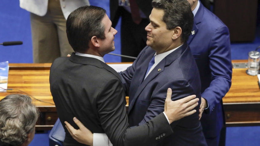 Motta e Alcolumbre se reúnem por reação do Congresso à operação da PF