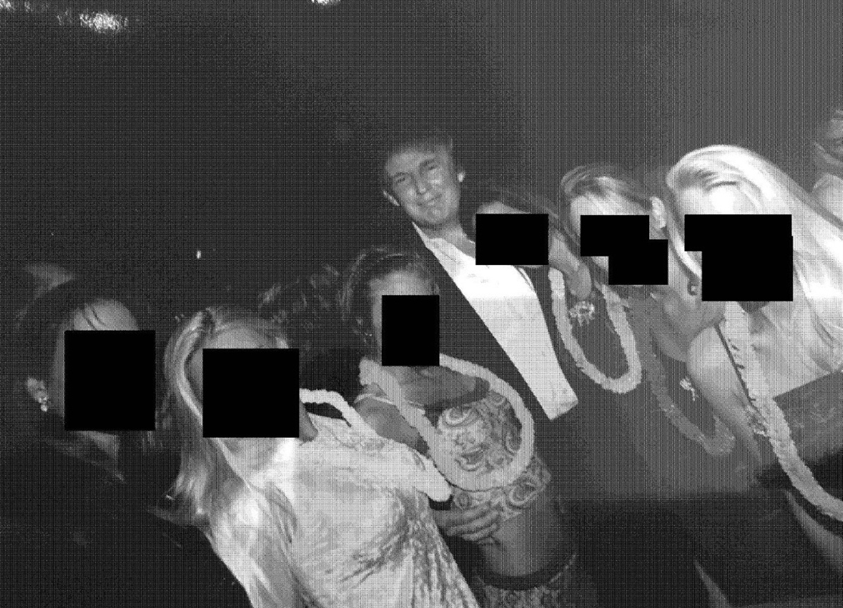 Trump minimiza fotos divulgadas com Epstein: “Nada demais”