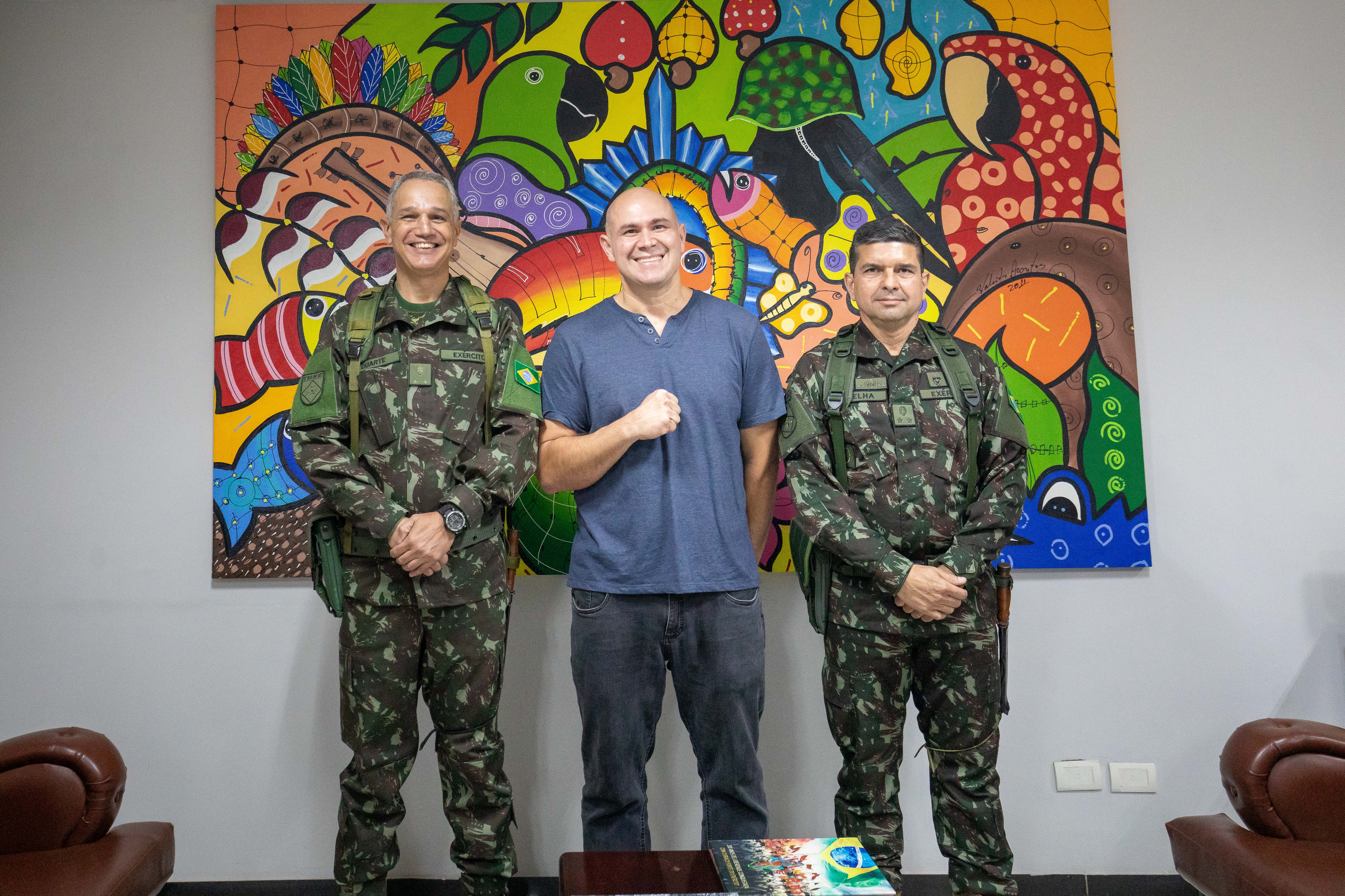 Prefeito prestigia cerimônia de troca de comando da 13ª Brigada do Exército