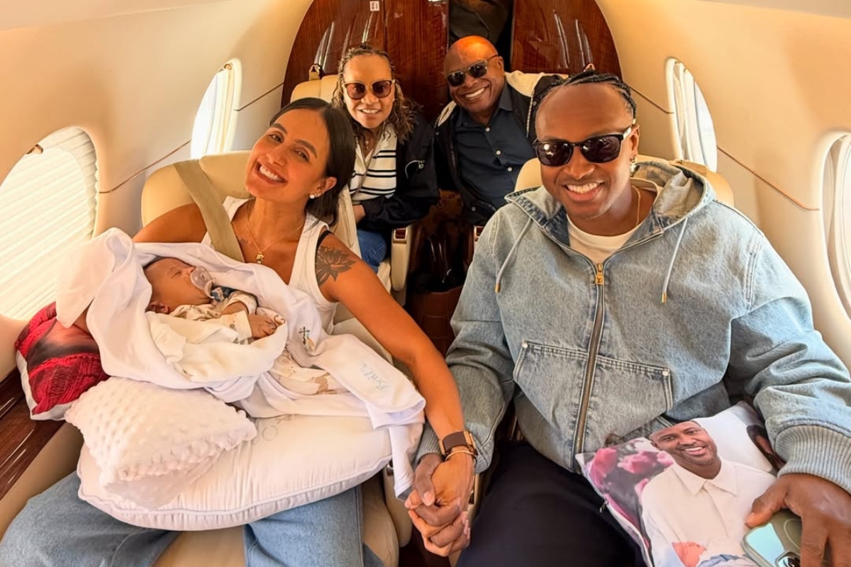 Thiaguinho e Carol Peixinho mostram o rosto do filho em fotos inéditas