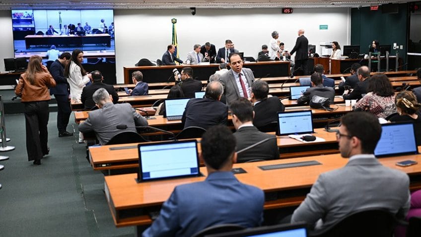 Educação e cultura recebem R$ 2,3 bi em emendas no Orçamento