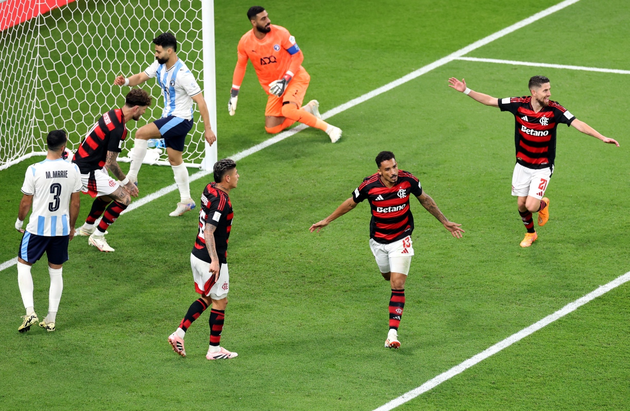 Danilo amplia para o Flamengo na semifinal. Veja o gol