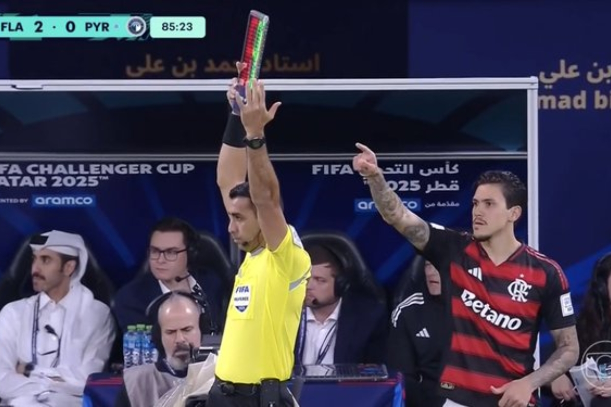 Pedro, atacante do Flamengo, volta a entrar em campo após 52 dias