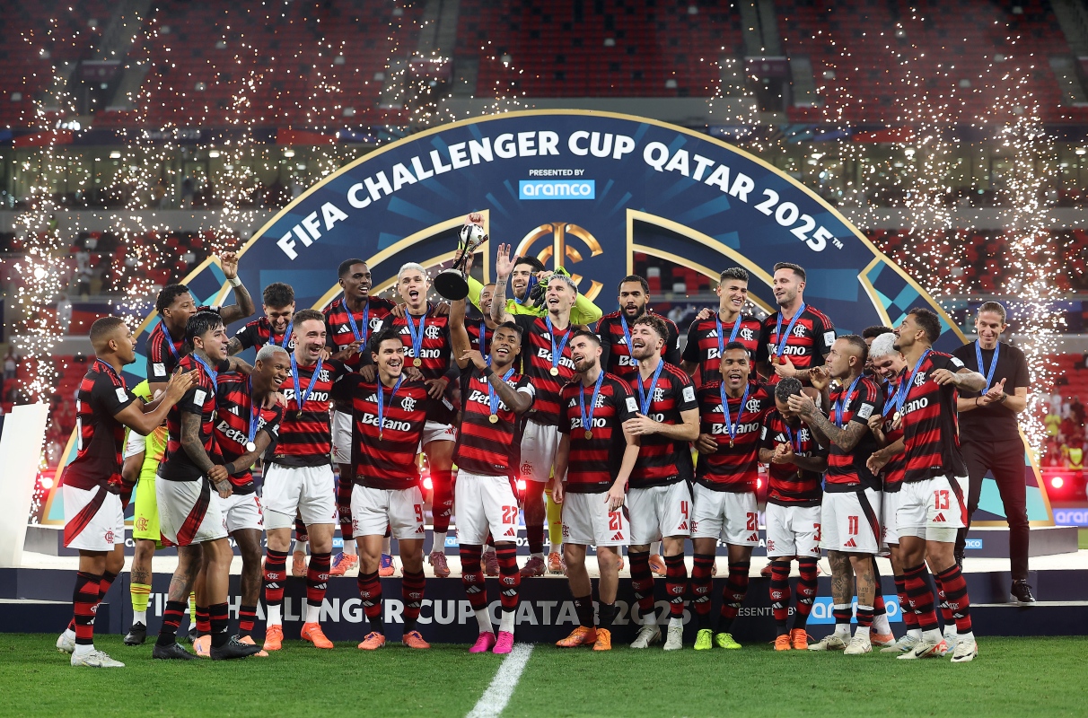 Estante lotada: veja quantas taças o Flamengo já levantou em 2025