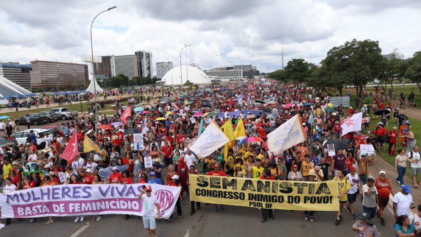 Veja fotos dos atos da esquerda contra a anistia pelo Brasil