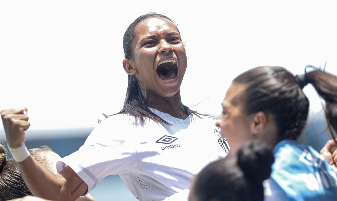 Goleadas e penalidades definem semifinalistas da Copinha Feminina