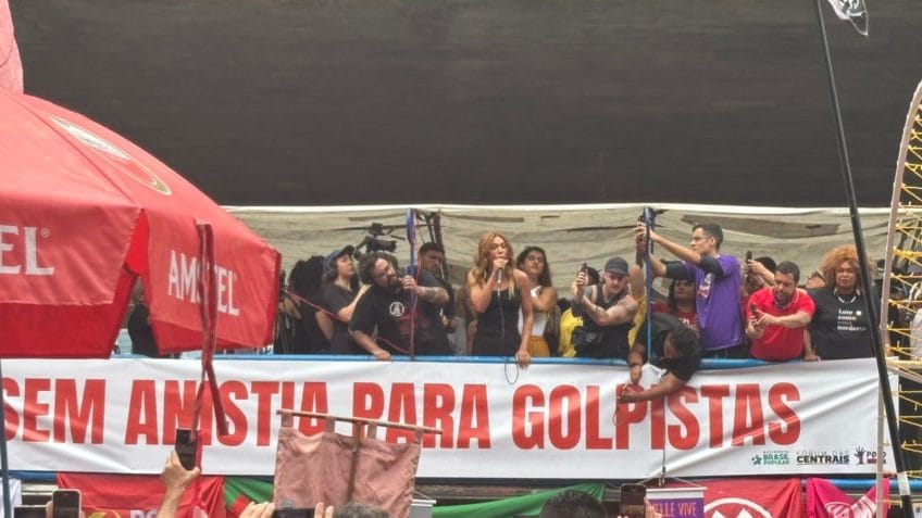 Bolsonaro assistirá à reeleição de Lula, diz Erika Hilton