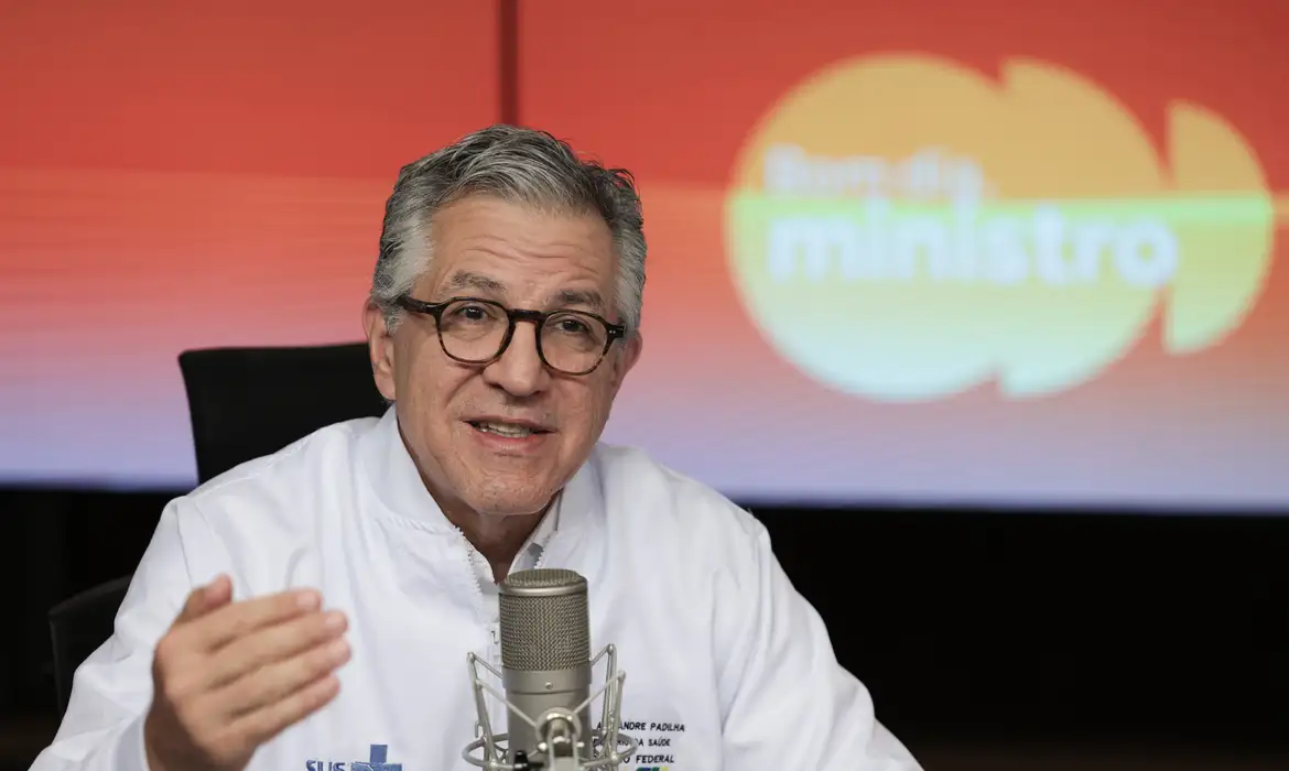 “Estamos vencendo essa batalha”, diz Padilha sobre vacinação