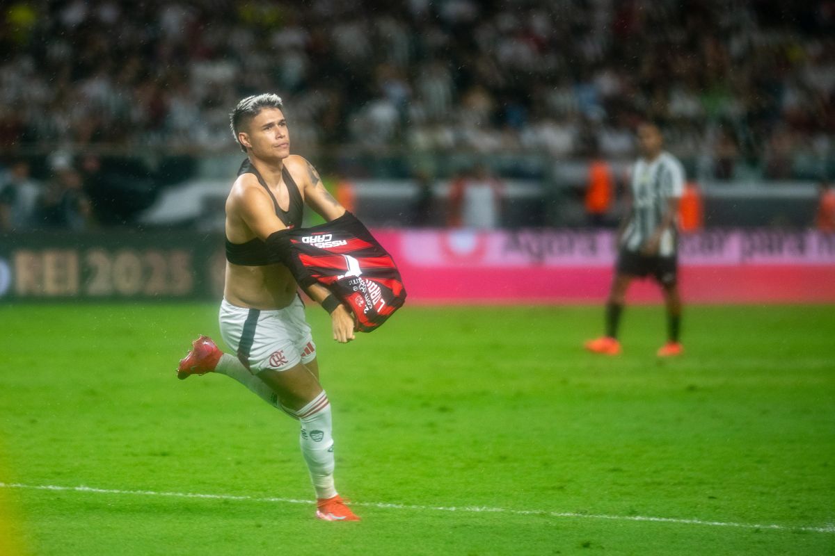 Luiz Araújo reconhece favoritismo do PSG na final do Intercontinental