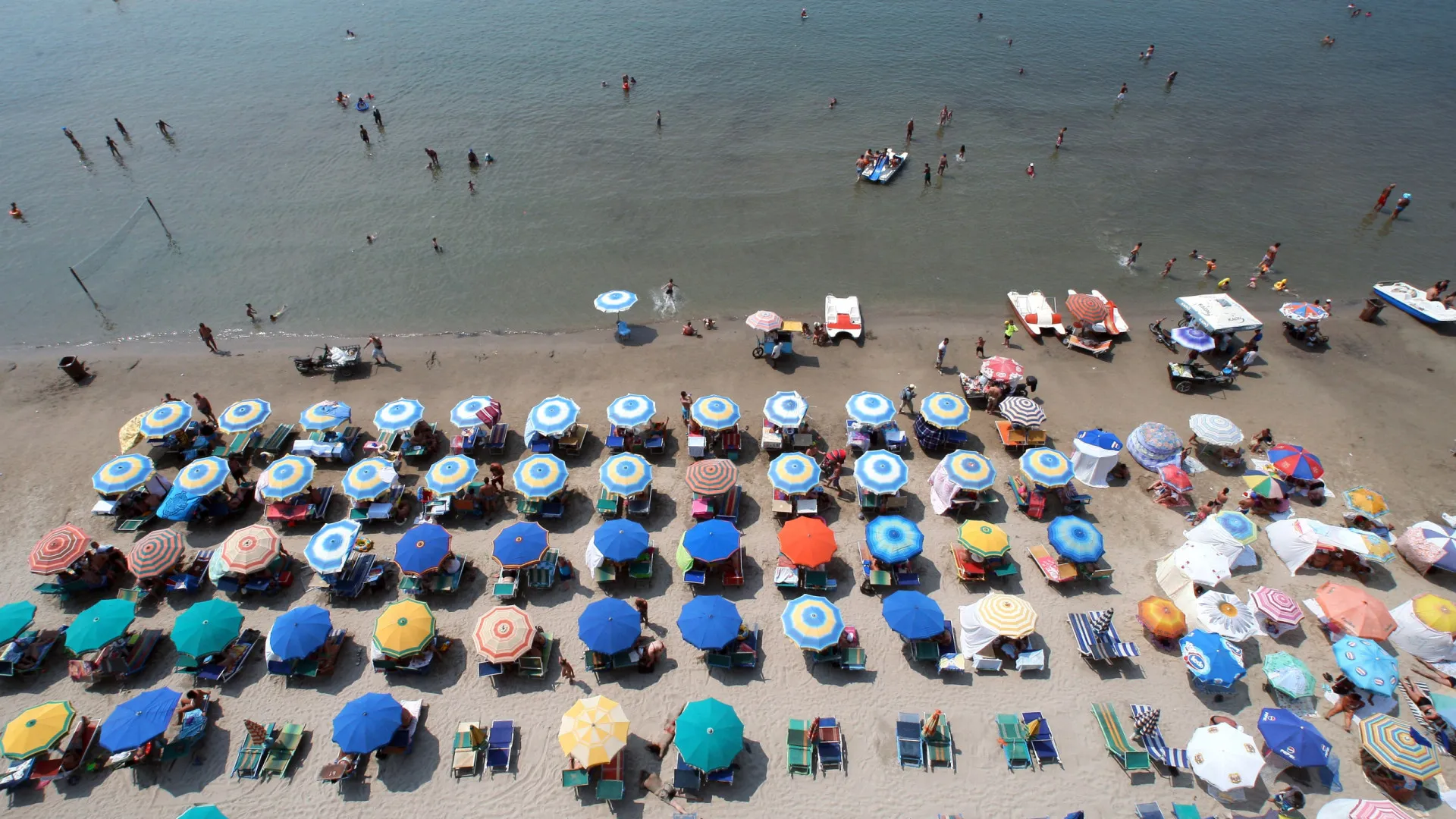 Destinos famosos onde há mais turistas do que moradores!