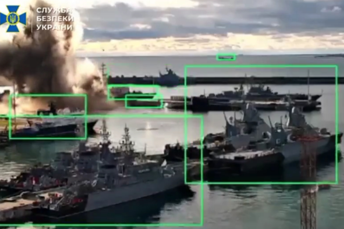 Ucrânia atinge submarino russo em ataque inédito no Mar Negro