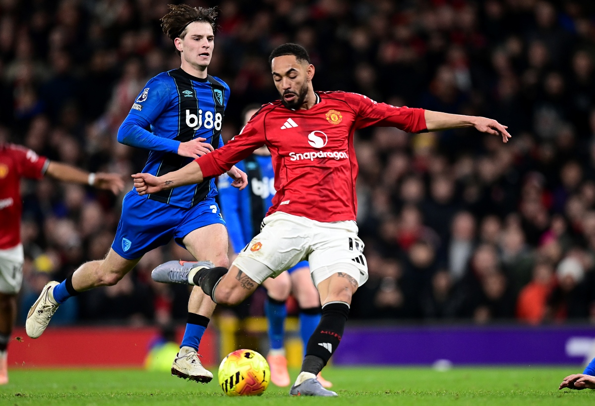 Com gols brasileiros, Manchester United empata na Premier League