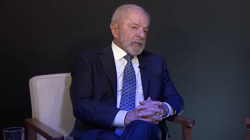 Lula diz que só Dino pode opinar sobre busca da PF na Câmara