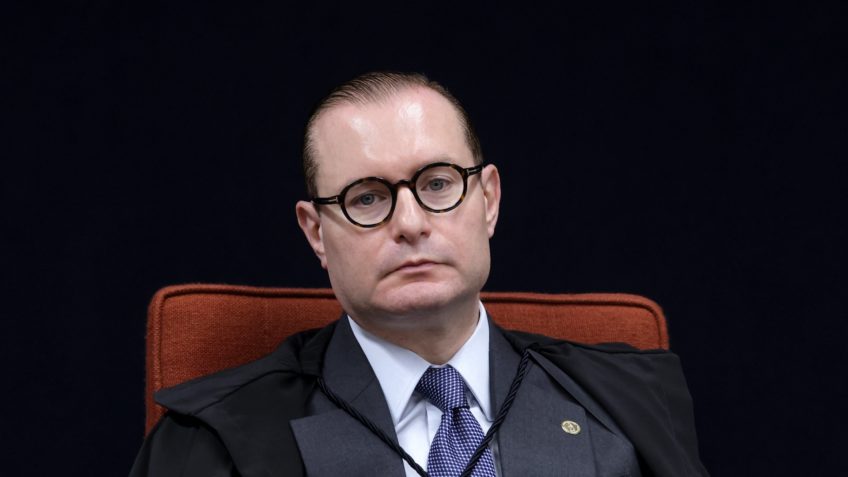 Zanin vota para condenar 5 do núcleo 2 e absolver delegado por "golpe"