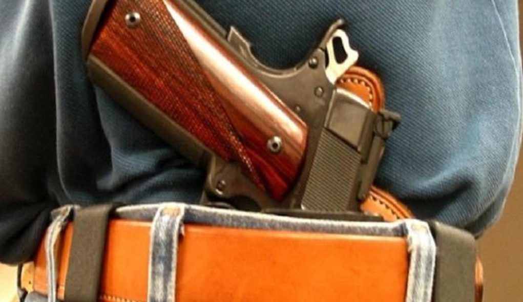 Porte de arma em imóvel rural é aprovado em comissão; veja o que muda