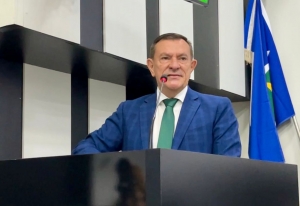 Demilson Nogueira cobra fiscalização e reparo em obra na rua José de Mesquita